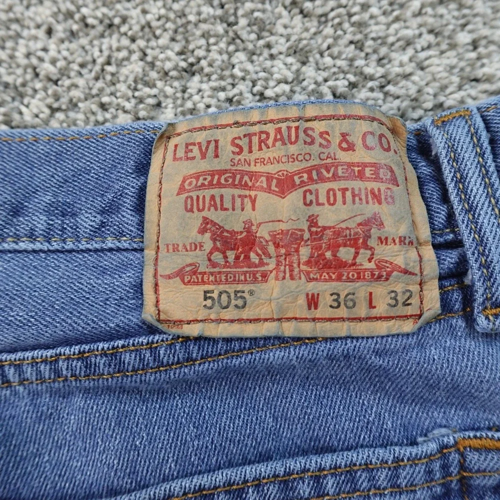 Levis Jeans Mens 36X32 Dark Blue Denim Pants 505 Straight Leg Western Cowboy Y2K